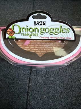 RSVP Pink and White Tear-Free Eye Shield Onion Goggles